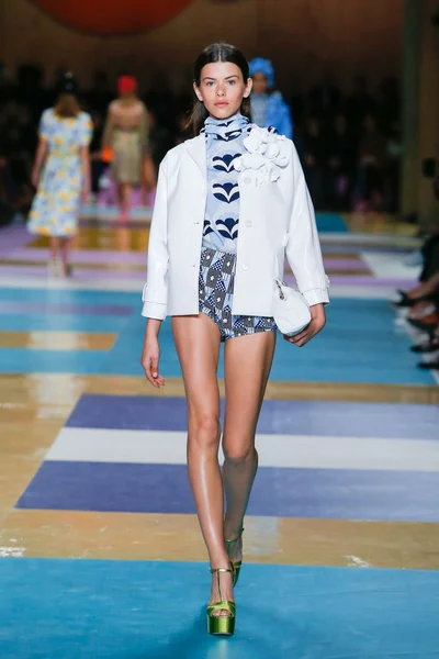 Look 27